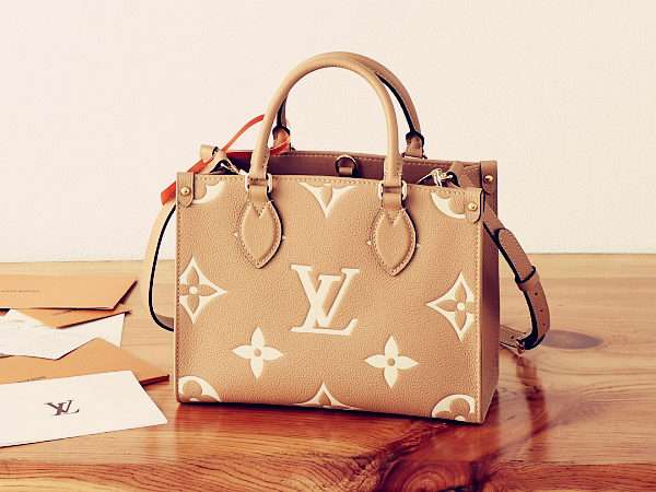 Louis Vuitton OnTheGo PM Arizona / Crème LV M12513