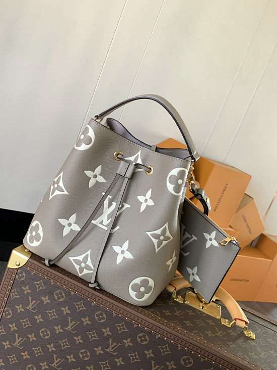 Louis Vuitton NéoNoé MM Gray/Cream Bag LV M45555