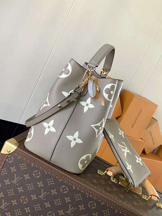 Louis Vuitton NéoNoé MM Gray/Cream Bag LV M45555