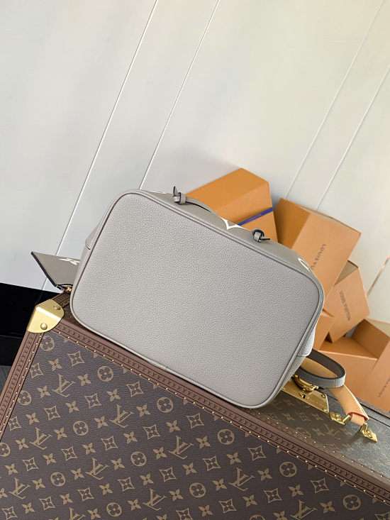 Louis Vuitton NéoNoé MM Gray/Cream Bag LV M45555