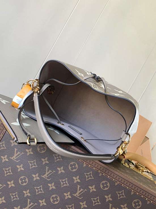 Louis Vuitton NéoNoé MM Gray/Cream Bag LV M45555