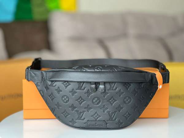 Louis Vuitton Discovery Bumbag PM Bag LV M46036